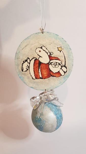 COLGANTE NAVIDEñO PAPA NOEL CON PELOTITA DE NAVIDAD 39CM